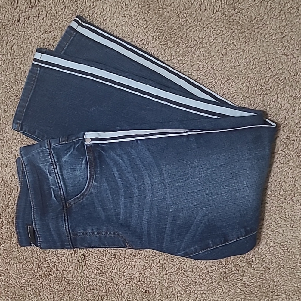 SIMPLY VERA Vera Wang Jegging Capris with White Side Stripe Size 4